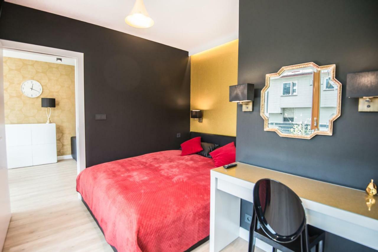 Galaxy Garden Apartment Cracow- Shopping Mall 1Min, Underground Parking, Family Friendly, City Center Cracóvia Exterior foto
