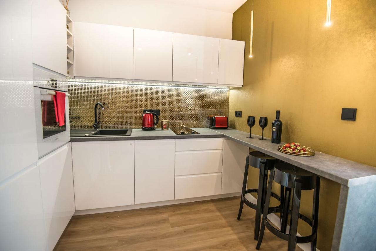 Galaxy Garden Apartment Cracow- Shopping Mall 1Min, Underground Parking, Family Friendly, City Center Cracóvia Exterior foto