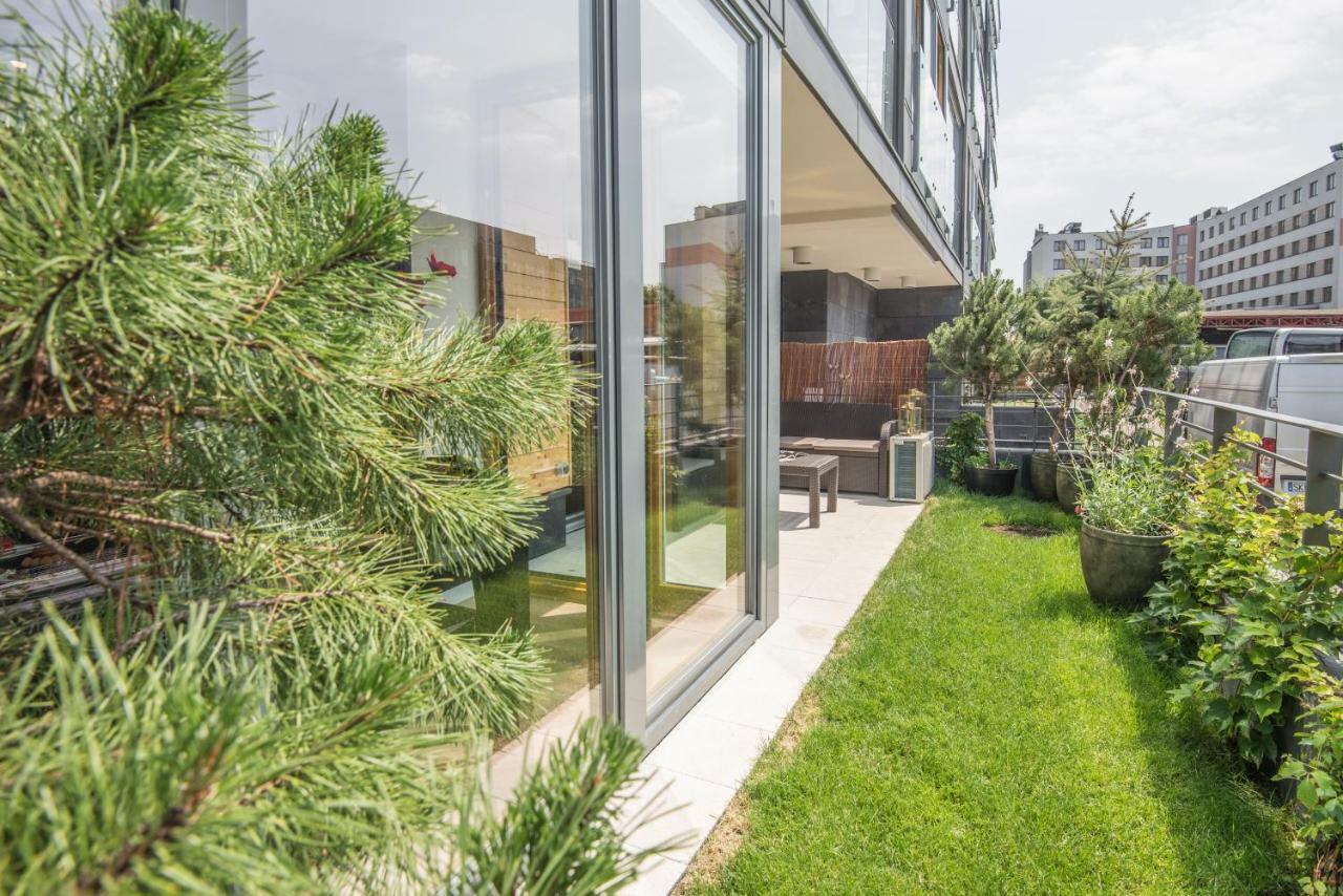 Galaxy Garden Apartment Cracow- Shopping Mall 1Min, Underground Parking, Family Friendly, City Center Cracóvia Exterior foto