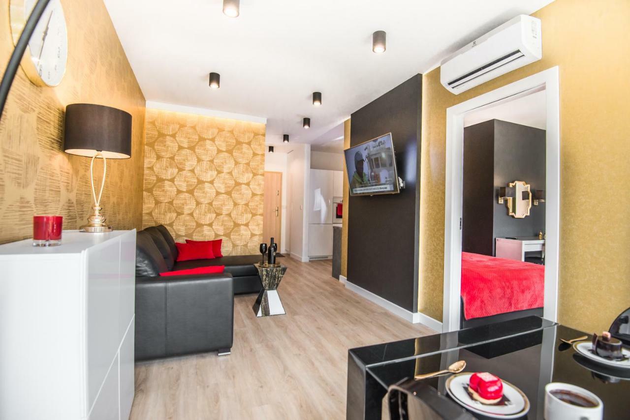 Galaxy Garden Apartment Cracow- Shopping Mall 1Min, Underground Parking, Family Friendly, City Center Cracóvia Exterior foto
