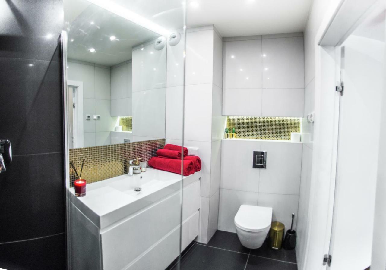 Galaxy Garden Apartment Cracow- Shopping Mall 1Min, Underground Parking, Family Friendly, City Center Cracóvia Exterior foto
