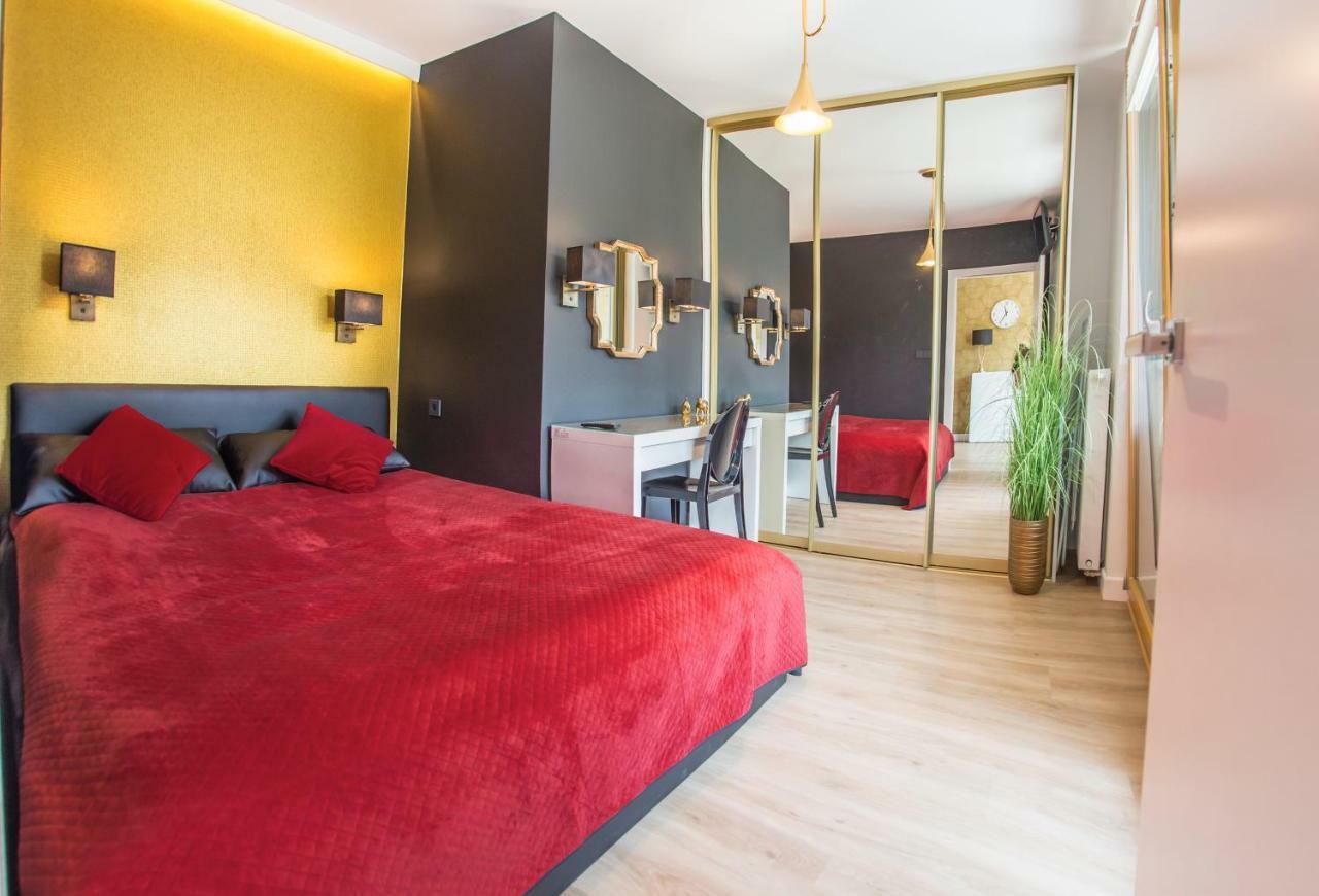 Galaxy Garden Apartment Cracow- Shopping Mall 1Min, Underground Parking, Family Friendly, City Center Cracóvia Exterior foto