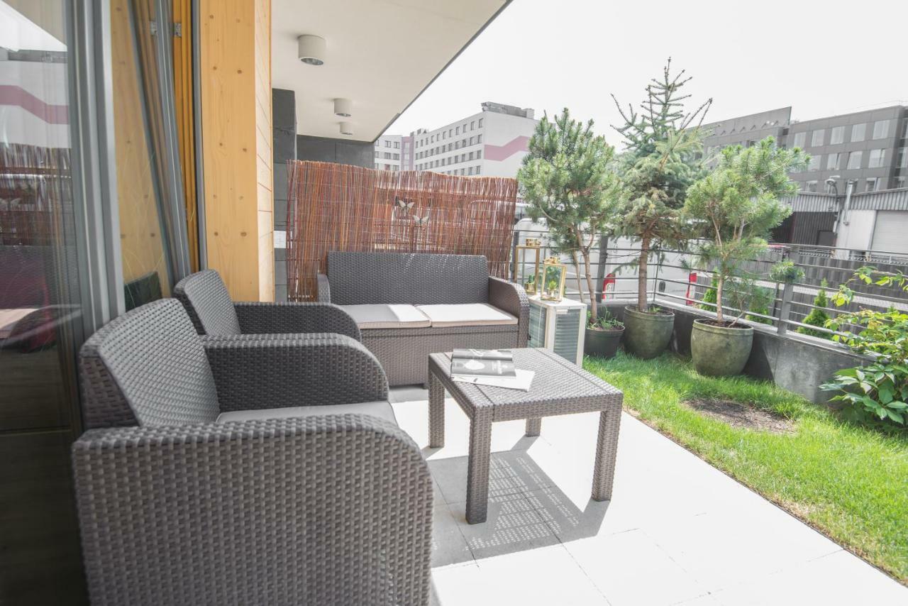 Galaxy Garden Apartment Cracow- Shopping Mall 1Min, Underground Parking, Family Friendly, City Center Cracóvia Exterior foto