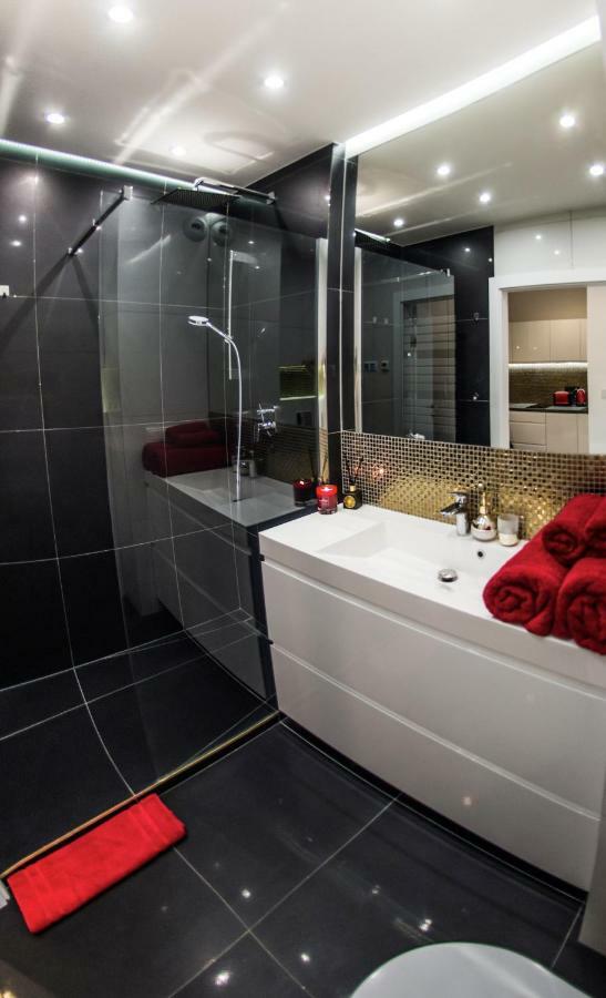 Galaxy Garden Apartment Cracow- Shopping Mall 1Min, Underground Parking, Family Friendly, City Center Cracóvia Exterior foto