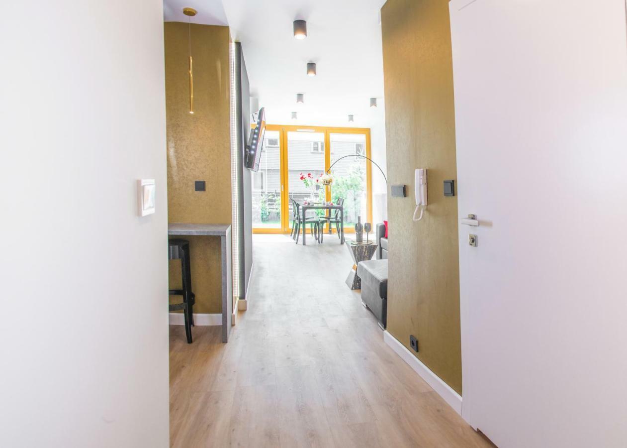 Galaxy Garden Apartment Cracow- Shopping Mall 1Min, Underground Parking, Family Friendly, City Center Cracóvia Exterior foto